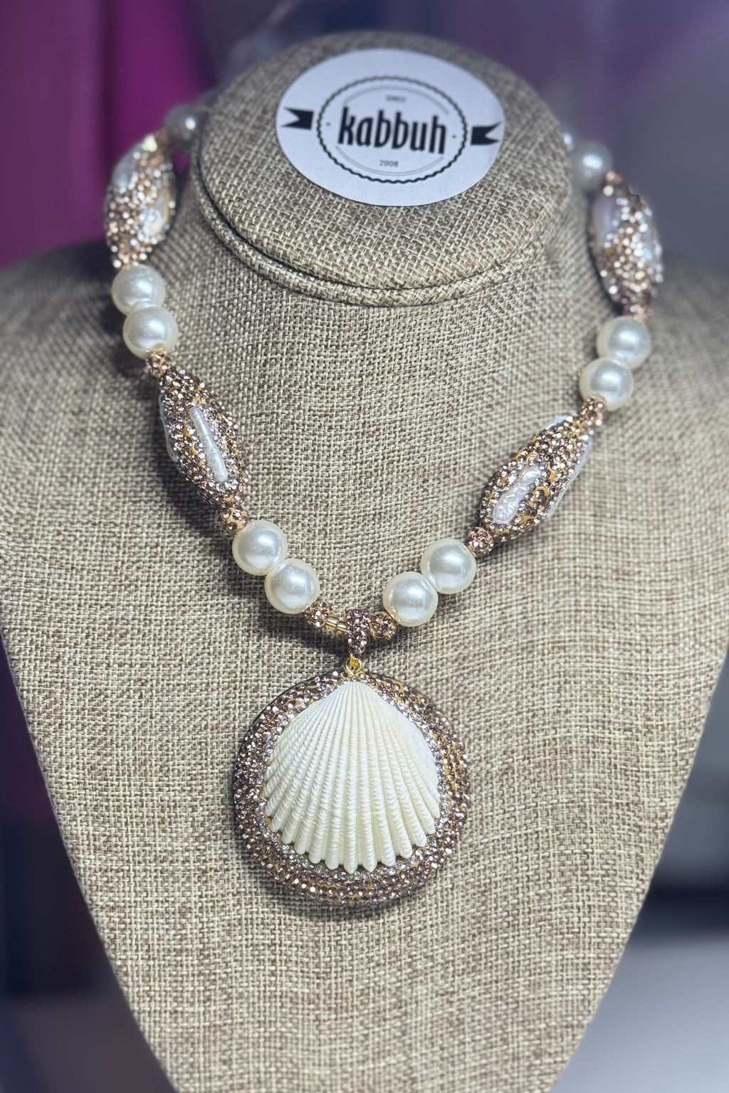 SHINNY SHELL NECKLACE