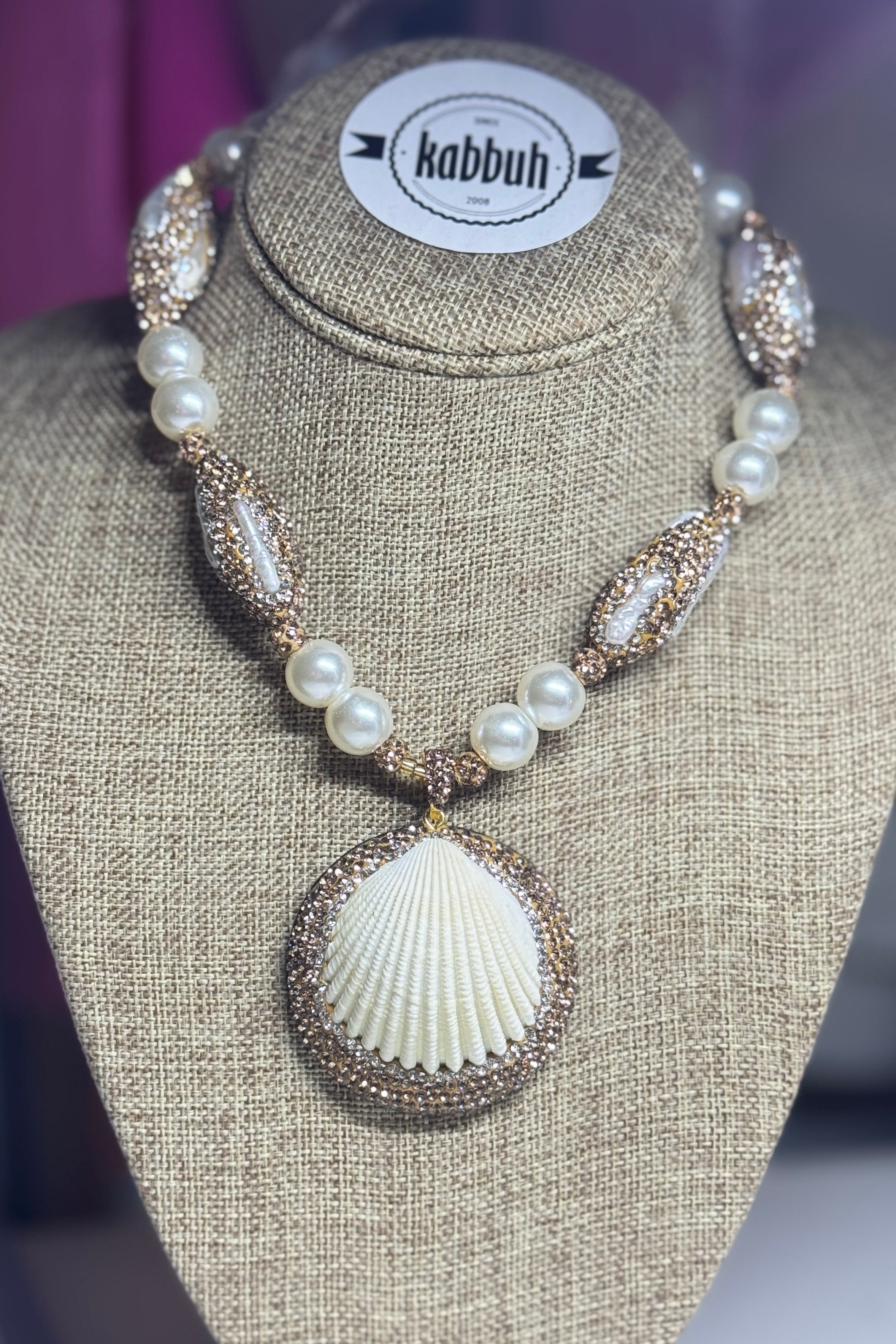 SHINNY SHELL NECKLACE