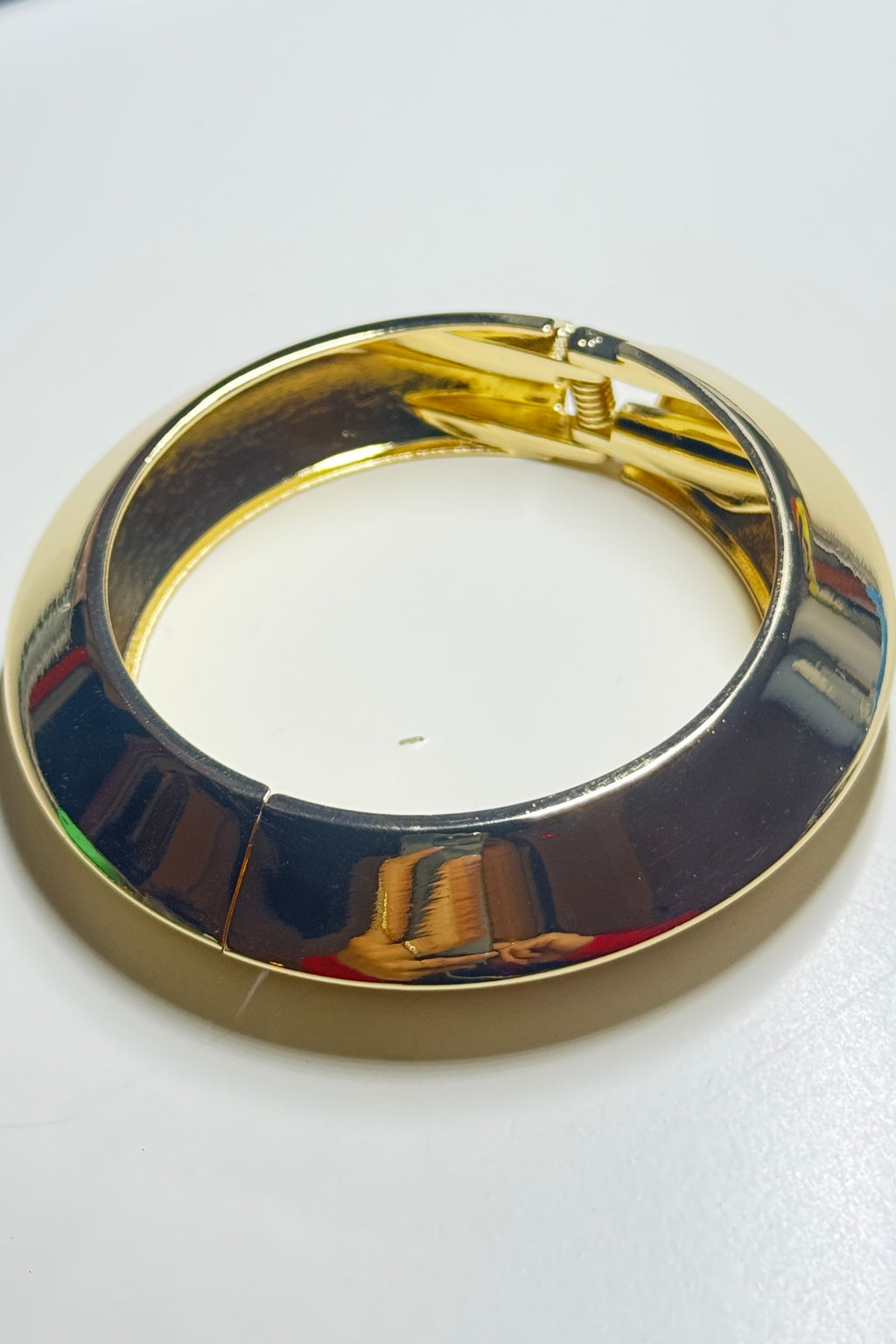 PLAIN GOLD STATEMENT BRACELET