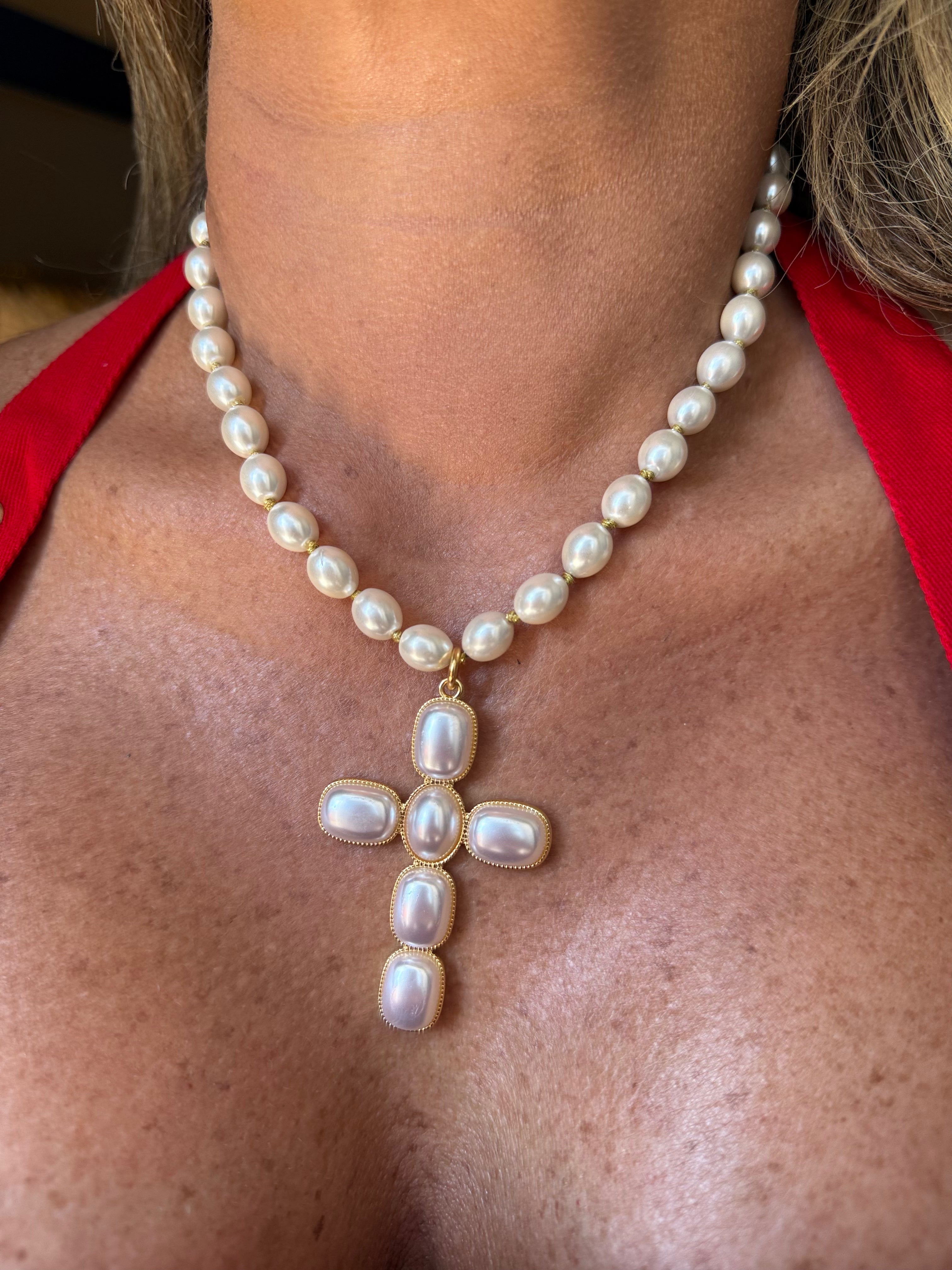 gold and pearl necklace