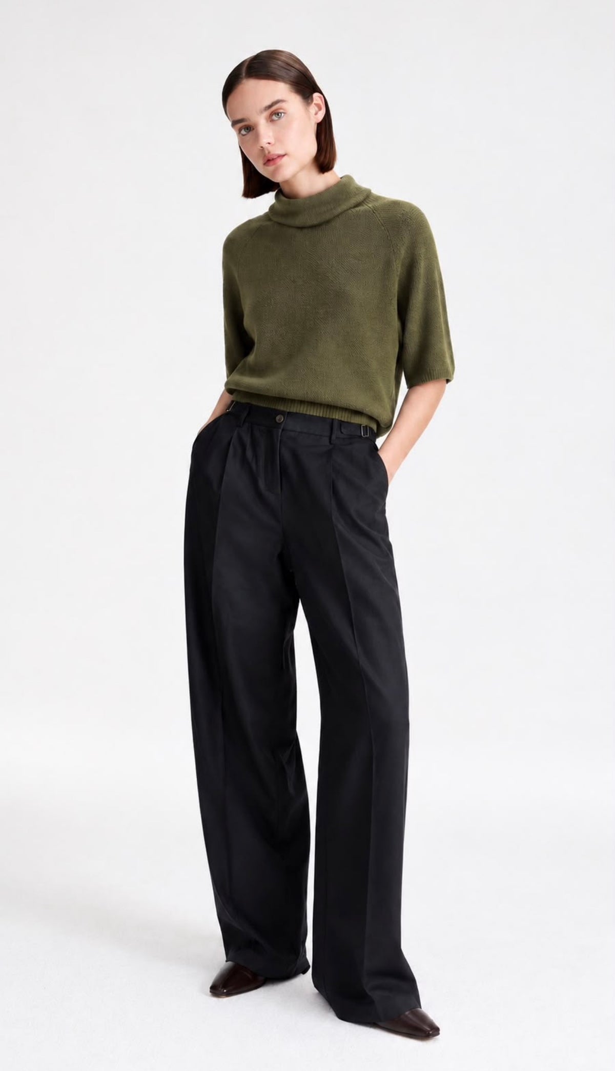 OLIVE TURTLENECK KNIT TOP