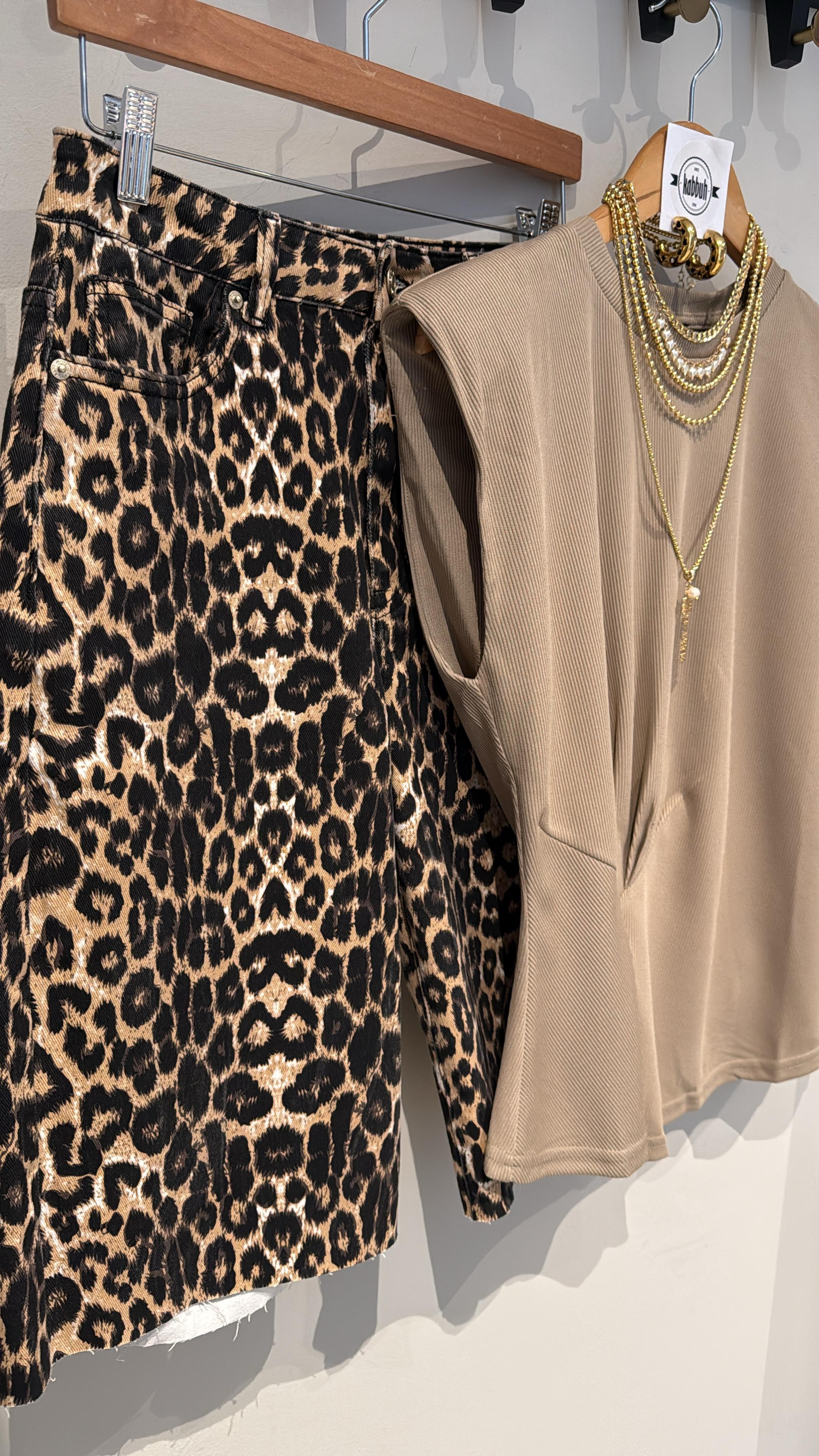 ANIMAL PRINT BERMUDA SHORT