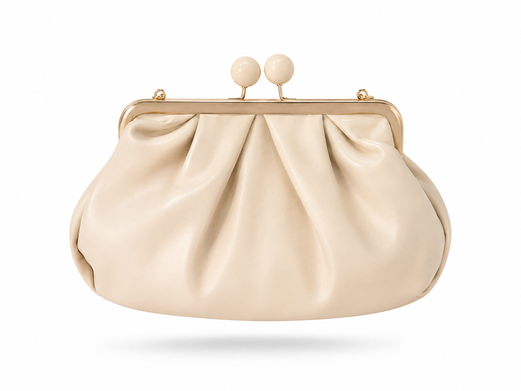 PEARL KISS CLUTCH