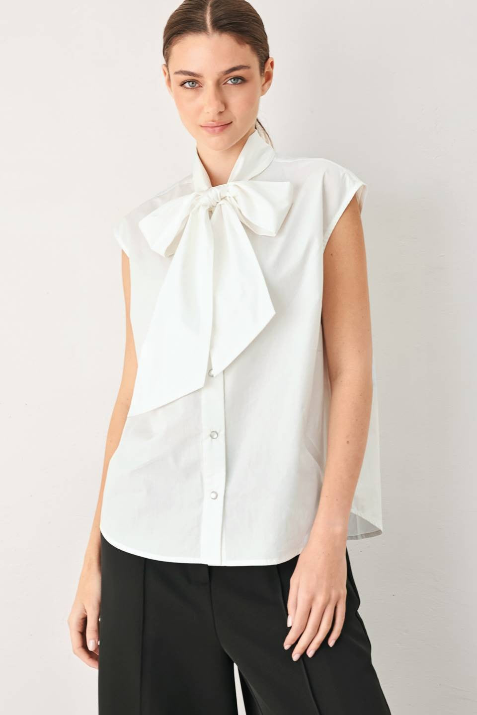 BOW TIE SLEEVELESS TOP