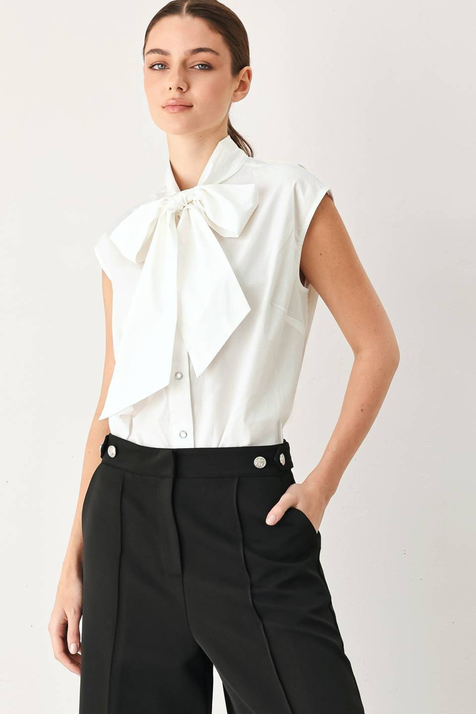 BOW TIE SLEEVELESS TOP