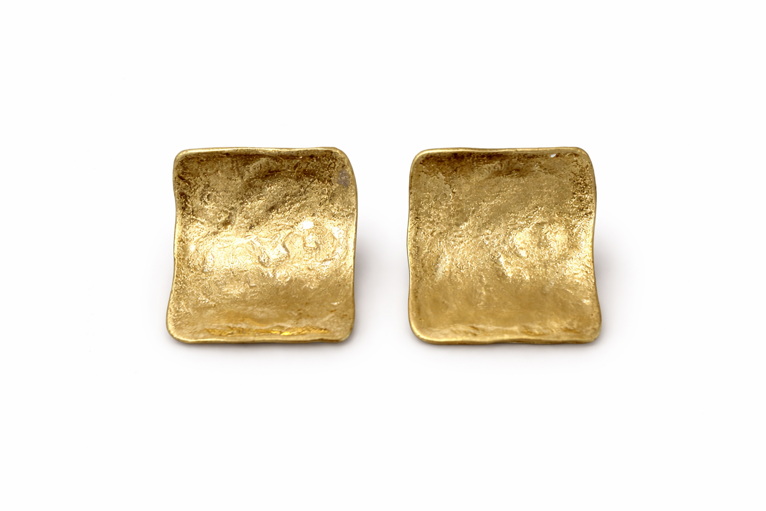 HAMMERED SQUARE STATEMENT EARRINGS