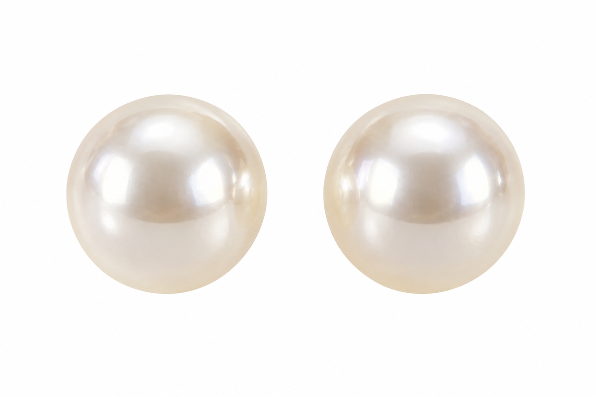 CLASSIC PEARL STUD EARRINGS