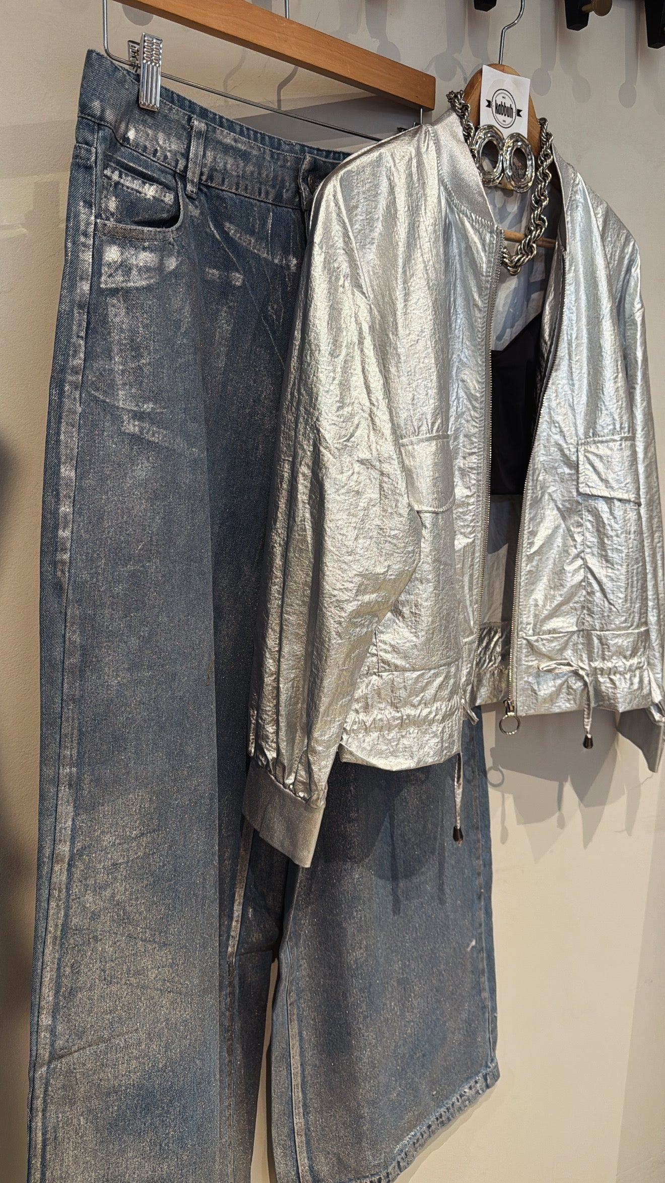 SHINY JEAN