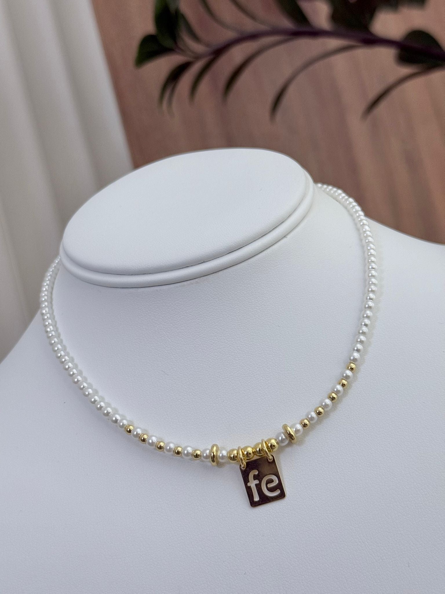 FE CHOKER NECKLACE